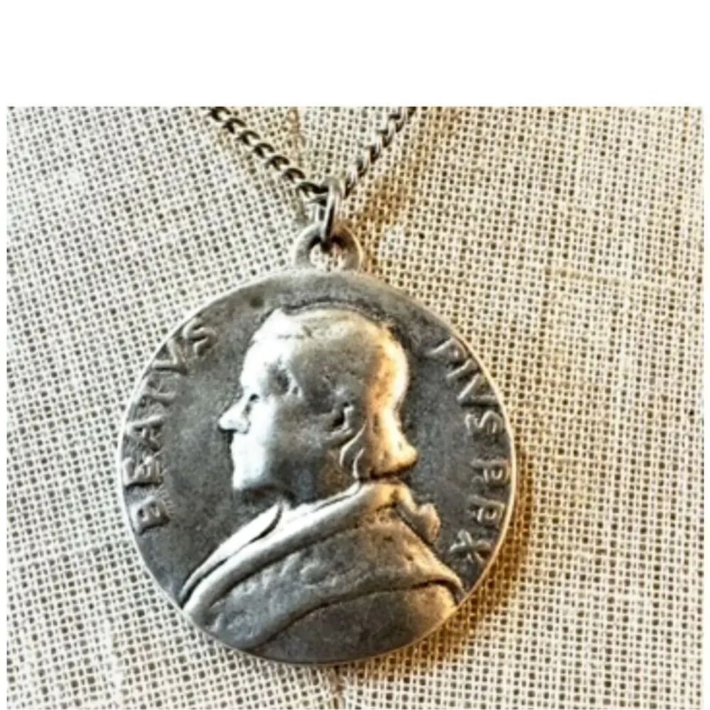 Vintage Beatvs Pivs PPX Sacred Heart of Jesus Medal pendant necklace